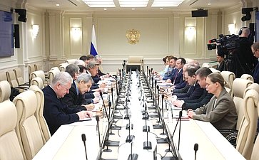 Круглый стол Комиссии Совета Федерации по информационной политике и взаимодействию со СМИ «К новому миропорядку: глобальная информационная динамика и осознание новых реалий»