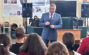 Сергей Михайлов провел совещание по вопросу строительства школы в городе Нерчинске Забайкальского края
