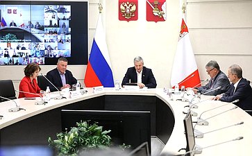 Встреча Юрия Воробьева с членами Молодежного дискуссионного клуба региона