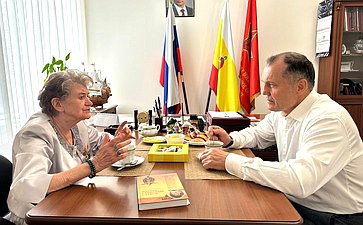 Игорь Мурог поздравил с юбилеем Людмилу Серебрякову – ветерана труда, писателя и дочь Героя Советского Союза