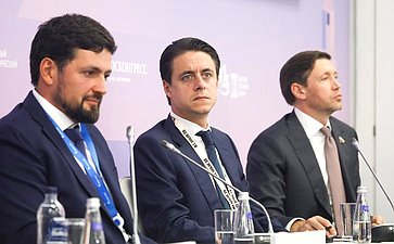 Сессия «ИИ и креативная конкуренция: как защищать авторов и поощрять генеративные коллаборации». X Восточный экономический форум