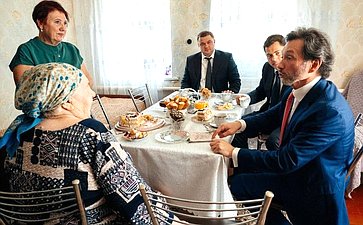 Максим Кавджарадзе помог восстановить дом блокадницы из Задонского района Липецкой области