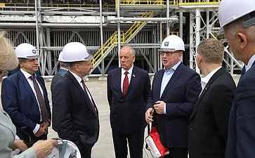 В рамках визита в Великий Новгород парламентарии ознакомились с производственными площадками ряда предприятий