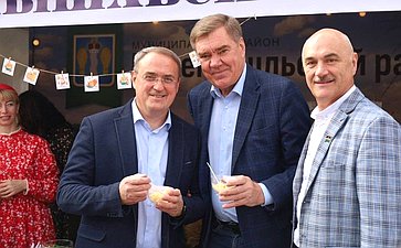 Александр Савин стал одним из почетных гостей ярмарки «Калужская осень-2025»