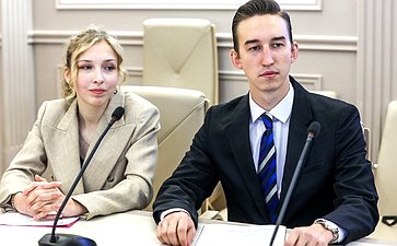 Наталья Мельникова провела встречу с активистами молодежного землячества Псковской области