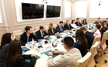 Встреча Александра Варфоломеева с членами молодежного парламента при Тульской областной Думе