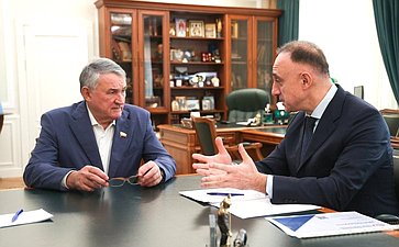 Рабочая встреча заместителя Председателя СФ Юрия Воробьева с Ваграмом Карапетяном, членом Экспертного совета МПК, исполнительным директором образовательно-культурного благотворительного фонда «Наше будущее»