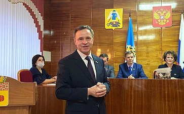 Виктор Новожилов в рамках работы в регионе принял участие в сессии районного собрания депутатов Вельского района