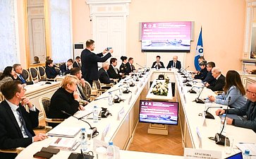 Иван Новиков выступил модератором дискуссии «История Великой Отечественной войны как объект информационного противоборства»