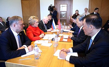 Встреча Председателя Совета Федерации Валентины Матвиенко с Председателем Постоянного комитета Всекитайского собрания народных представителей Китайской Народной Республики Чжао Лэцзи