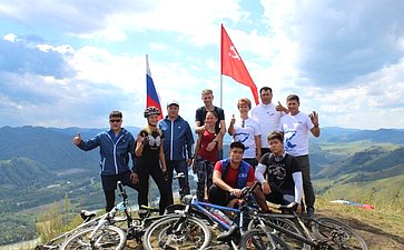 Татьяна Гигель встретилась с участниками велопробега, организованного членами региональных молодежный общественных организаций в честь 75-летия Великой Победы