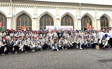 Участники проекта «Поезд Памяти» посетили Петергоф