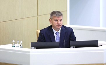 Геннадий Голов
