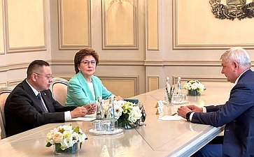 Заместитель Председателя СФ Галина Карелова, Министр строительства и ЖКХ РФ Ирек Файзуллин и губернатор Воронежской области Александр Гусев обсудили ход строительства инфраструктурных проектов в регионе