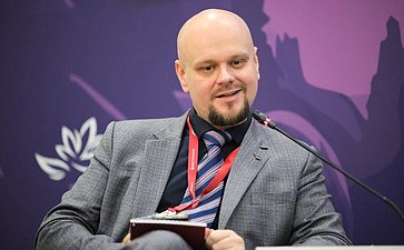 Сергей Рябухин в рамках Восточного экономического форума принял участие в тематической сессии «Кооперация в Большой Евразии: опыт развития производственных цепочек ЕАЭС, ШОС, БРИКС» (фото Фонд Росконгресс)