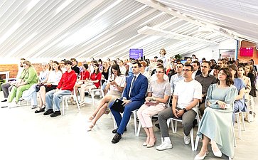 Константин Косачев встретился с участниками Всероссийской программы сопровождения молодых государственных и муниципальных служащих