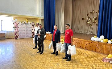 Айрат Гибатдинов встретился с семьями, оказавшимися в сложной жизненной ситуации и посетил школу-интернат для детей с особенностями в развитии