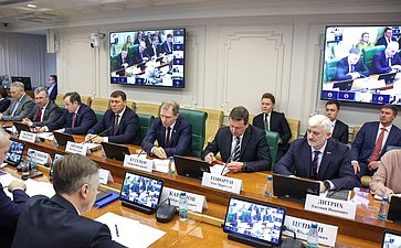 В Совете Федерации рассмотрели реализацию программ обновления парка общественного транспорта в субъектах РФ