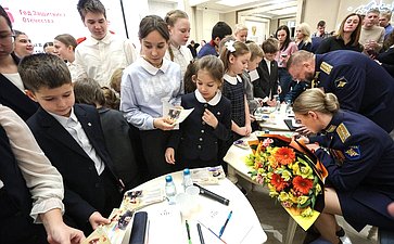 В Совете Федерации состоялась встреча московских школьников с Героями России, сенаторами Российской Федерации — участниками боевых действий