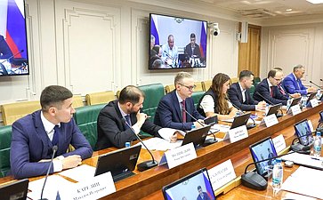 Круглый стол на тему «Обеспечение устойчивого развития арктических поселков и сел»