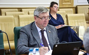 Александр Лутовинов