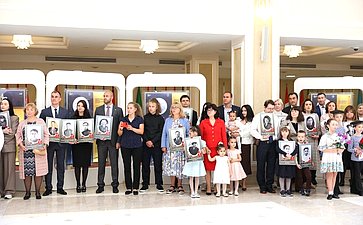 В Совете Федерации в преддверии Дня памяти и скорби состоялось торжественное открытие выставки «Память поколений»