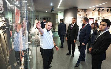 Посещение музея Великой Отечественной войны участниками выездного заседания Молодежной межпарламентской ассамблеи государств —участников СНГ