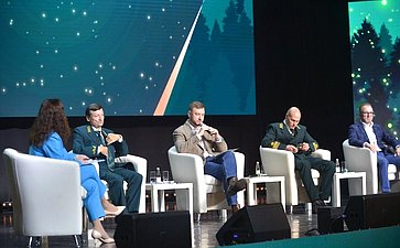 Заместитель Председателя Совета Федерации Юрий Воробьев принял участие в открытии юбилейного 30-го Международного лесного форума