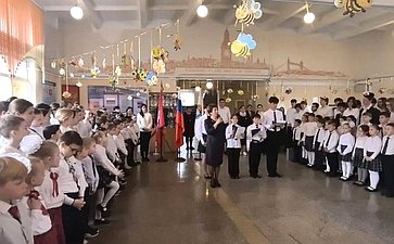 Екатерина Алтабаева побывала на торжественной линейке в школе №19 имени Героя Советского Союза Петра Павловича Павлова