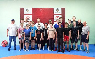 Во Владимире парламентарии ознакомились с работой Спортивной школы олимпийского резерва по спортивной борьбе