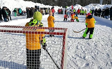 В Сахалинской области стартовал традиционный турнир «Хоккей в валенках»