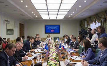 «Круглый стол», посвященный «зеленой» экономике и возможности ее глобального влияния на экологию России