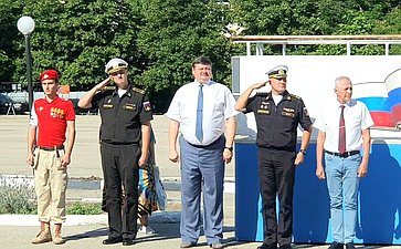 Сергей Колбин вручил лучшим юнармейцам знаки «Юнармейская доблесть»