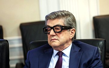 Круглый стол на тему «Решающая роль в Победе над гитлеровской Германией как одна из основ международного статуса России. Против покушений на историческую правду»