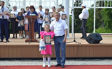 Сергей Рябухин в ходе поездки в регион принял участие в 57-м Всероссийском Пушкинском празднике поэзии в с. Языково Карсунского района