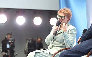 XXVIII Петербургский международный экономический форум (ПМЭФ’25). Показ международного конкурса адаптивной моды «На крыльях»