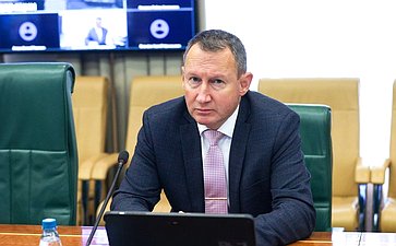 Круглый стол на тему «Проблемы эксплуатации жилищного фонда и объектов социальной инфраструктуры на вечномерзлых грунтах»