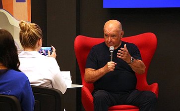 Григорий Карасин в ходе работы в регионе провел встречу со студентами и с участниками дипломатического клуба школьников