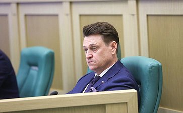 Олег Голов