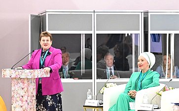 Торжественное открытие трека «Женский взгляд». Мероприятие проходит в рамках XVI Международного экономического форума «Россия – Исламский мир: KazanForum» (фото Пресс-служба Госсовета РТ)