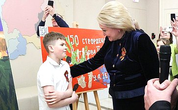 Лилия Гумерова и Дмитрий Василенко открыли в верхней палате выставку детского рисунка «Жизнь, делённая на граммы»