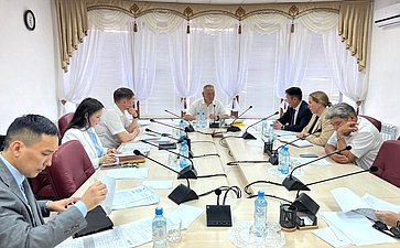 Сахамин Афанасьев провел в якутском парламенте рабочее совещание по вопросу инвентаризации и передачи неиспользуемого федерального имущества, находящегося в неудовлетворительном состоянии на территории Республики Саха (Якутия)