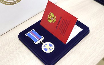 Егор Борисов вручили детям-героям памятные медали Совета Федерации «За проявленное мужество»