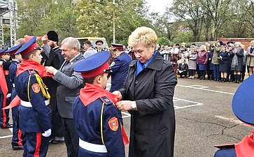 Ольга Бас в ходе поездки в регион посетила ГБОУ ЛНР «Республиканский казачий кадетский корпус имени маршала авиации Александра Ефимова»