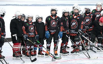 Александр Жуков открыл хоккейный турнир в Ширинском районе Хакасии