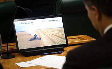 Написание Первого всероссийского аграрного диктанта сенаторами РФ и сотрудниками Аппарата СФ