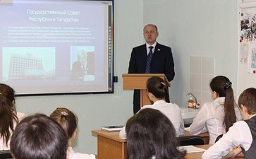 Сергей Батин принял участие в Парламентском уроке, приуроченном ко Дню российского парламентаризма