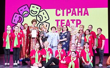Людмила Талабаева приняла участие в церемонии награждения призеров III Всероссийского фестиваля для детей и молодежи «Страна-театр-школа»