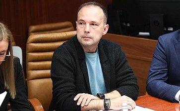 Заседание секции «Искусственный интеллект» на тему «Международный опыт регулирования технологий искусственного интеллекта: актуальные аспекты выбора вектора для России»