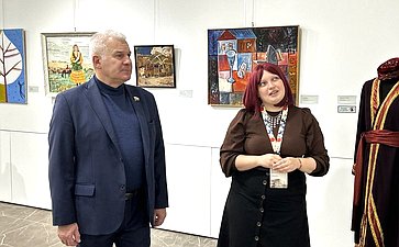 Сергей Мартынов посетил экспозицию выставки «Народы России. Большая семья – общая история», открывшуюся в Республике Марий Эл